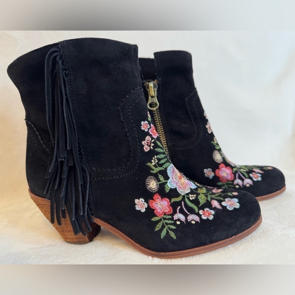 Sam Edelman Women’s Black Suede Floral Embroidered Fringe Booties Size 6.5 - Picture 2 of 9